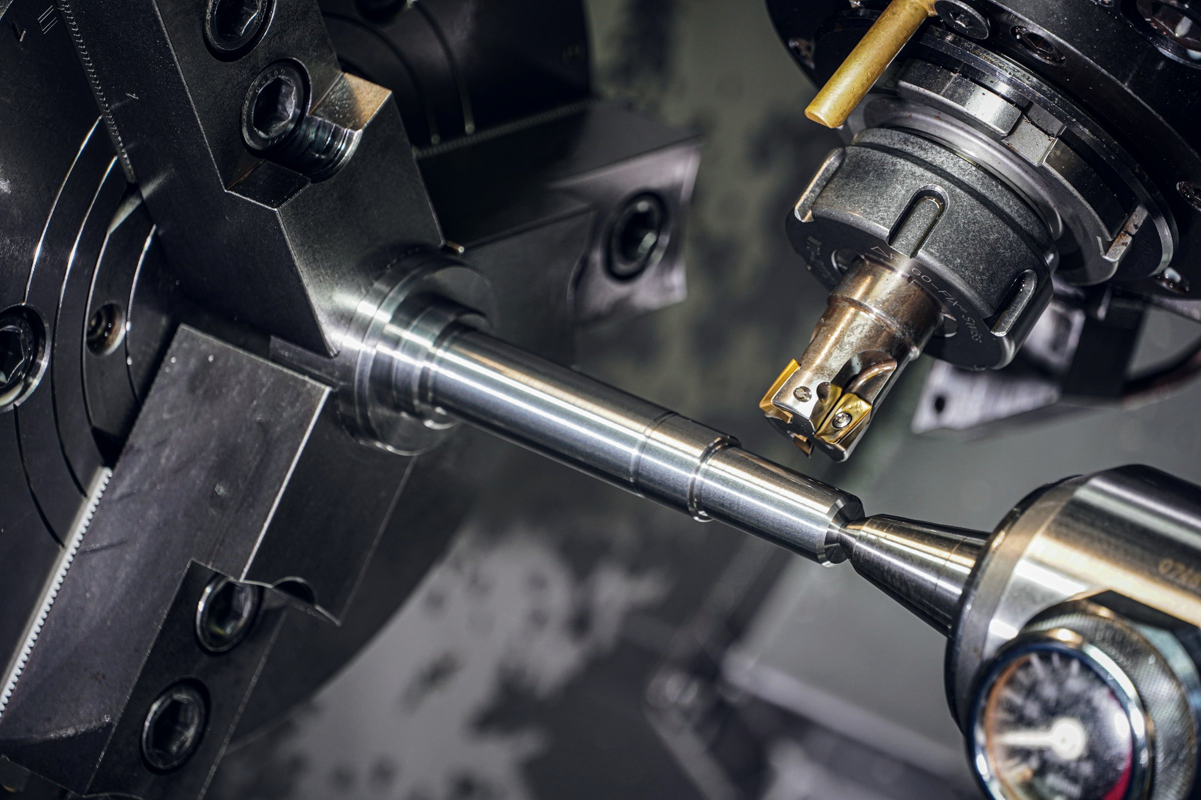 Lathe machining a metal part